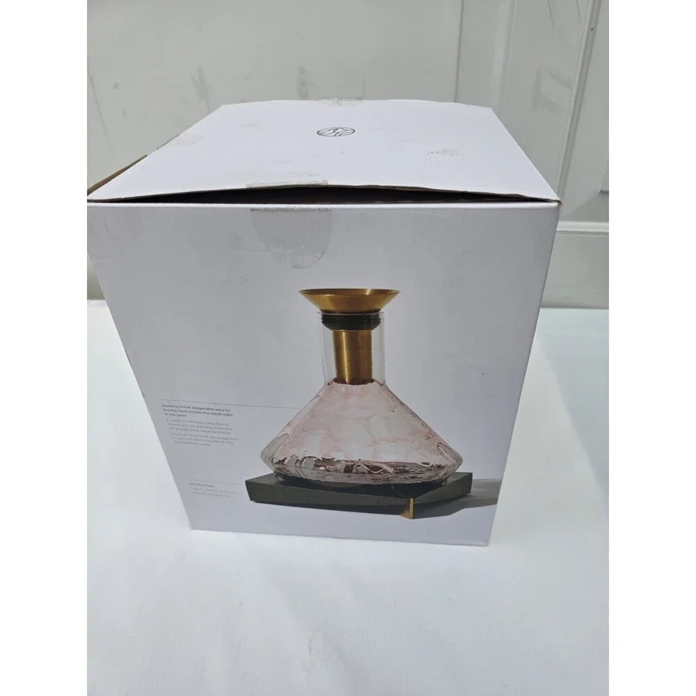 Rabbit Premium Wine Decanter with Sediment Strainer and Integrated Aerator